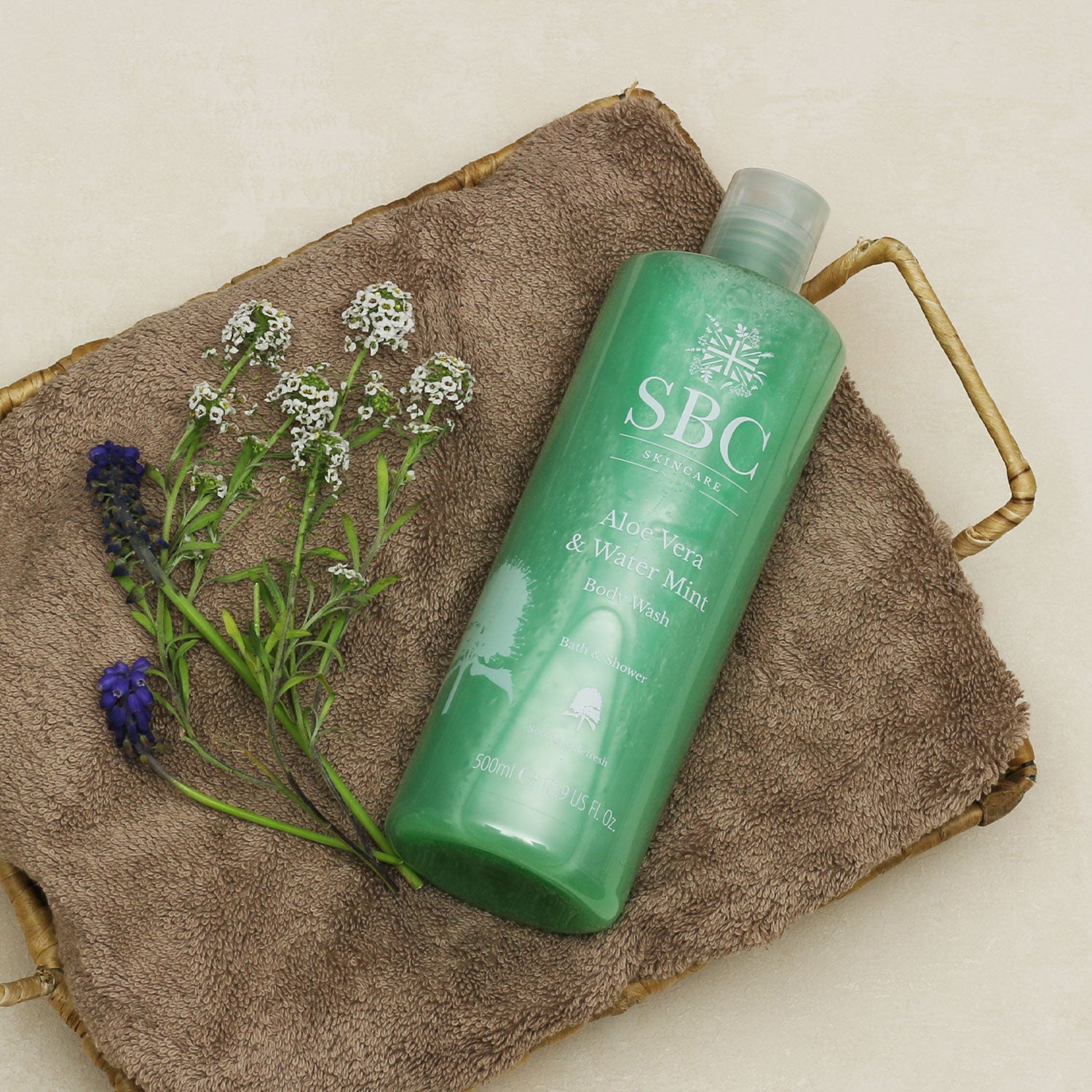 Aloe Vera & Watermint Body Wash on a wooden board