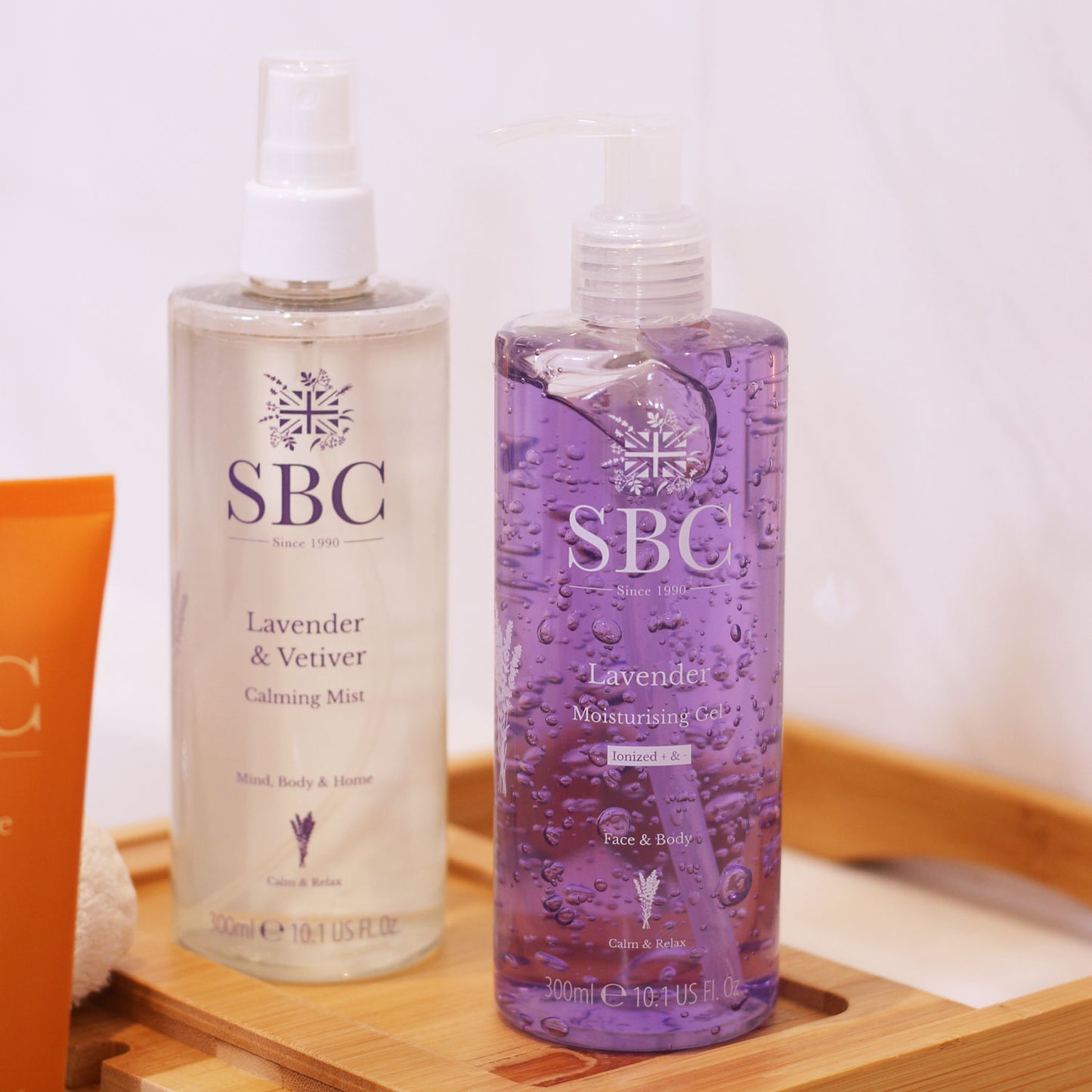 300ml Lavender Moisturising Gel on a bath caddy with Lavender & Vetiver Calming Mist